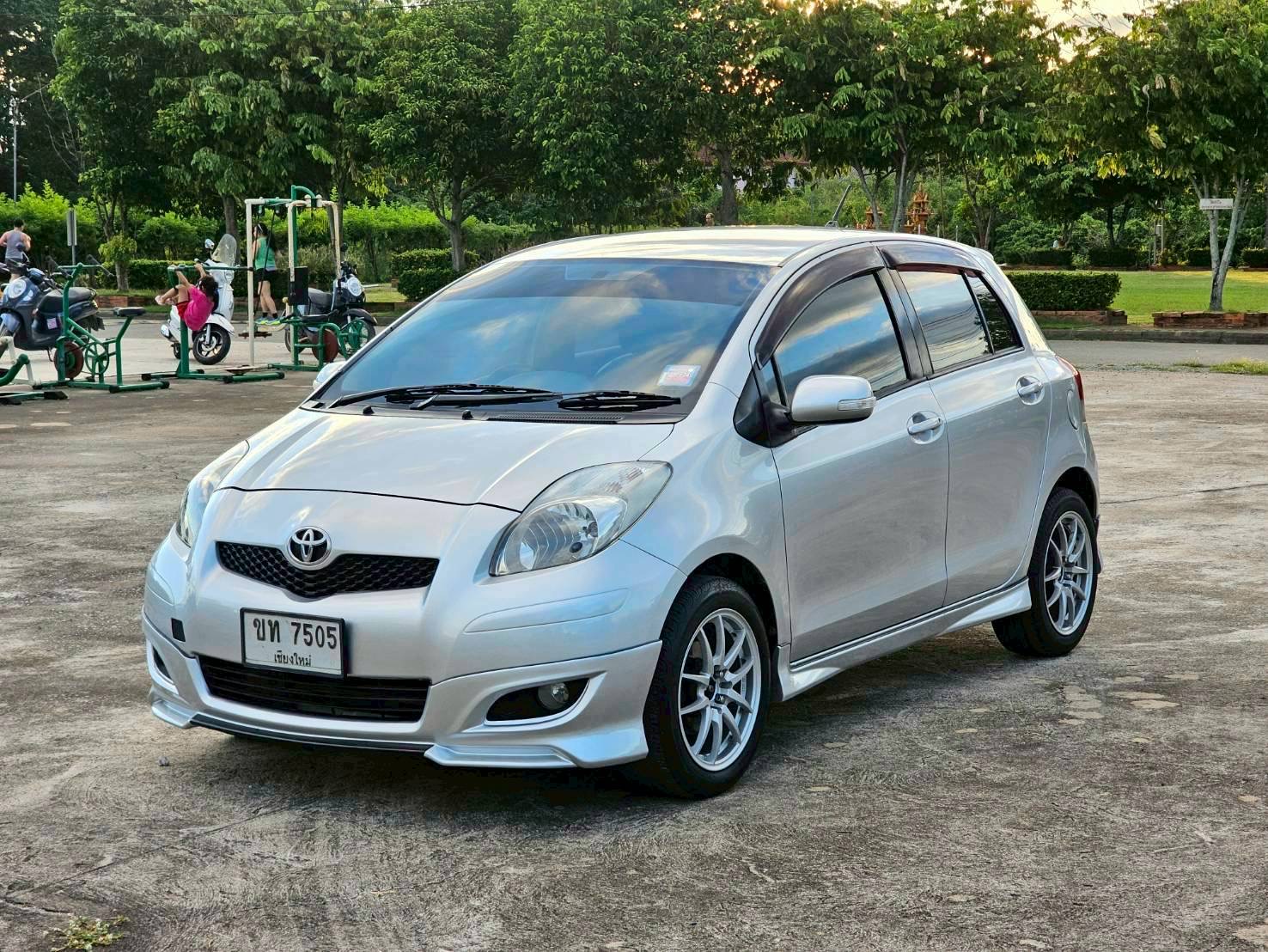 Toyota Yaris Top airbag 1.5 A/T ปี 2010