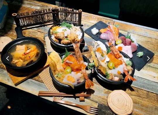 【台北松山】浮誇海鮮丼飯專門店:南京三民站巷弄裡的生魚片丼飯