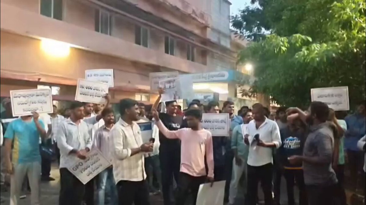 Telangana Job Aspirants Protest in Hyderabad, Demand 20,000 Police Vacancies