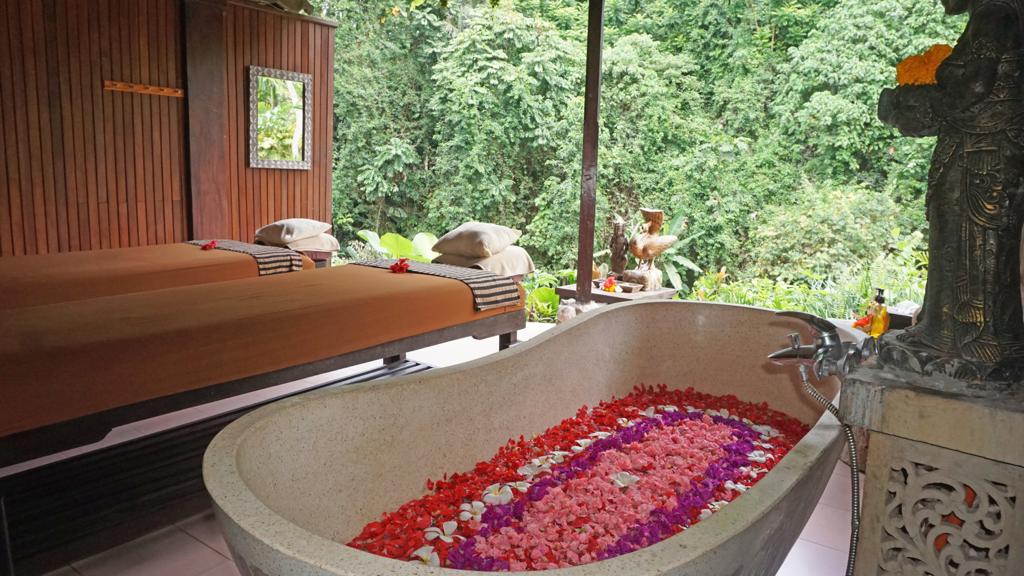  Tjampuhan Spa (Gua Alami Asli, Buka Umum)