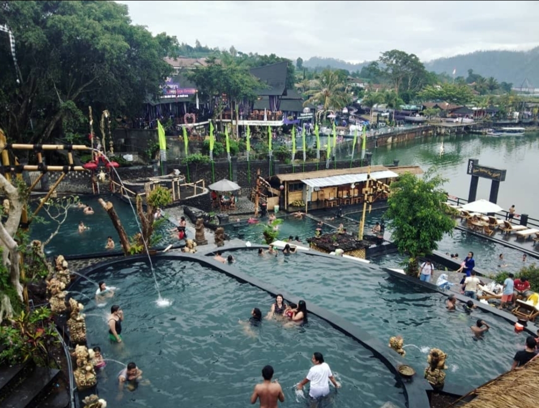 Spa Air Panas Alami Kaki Gunung Batur