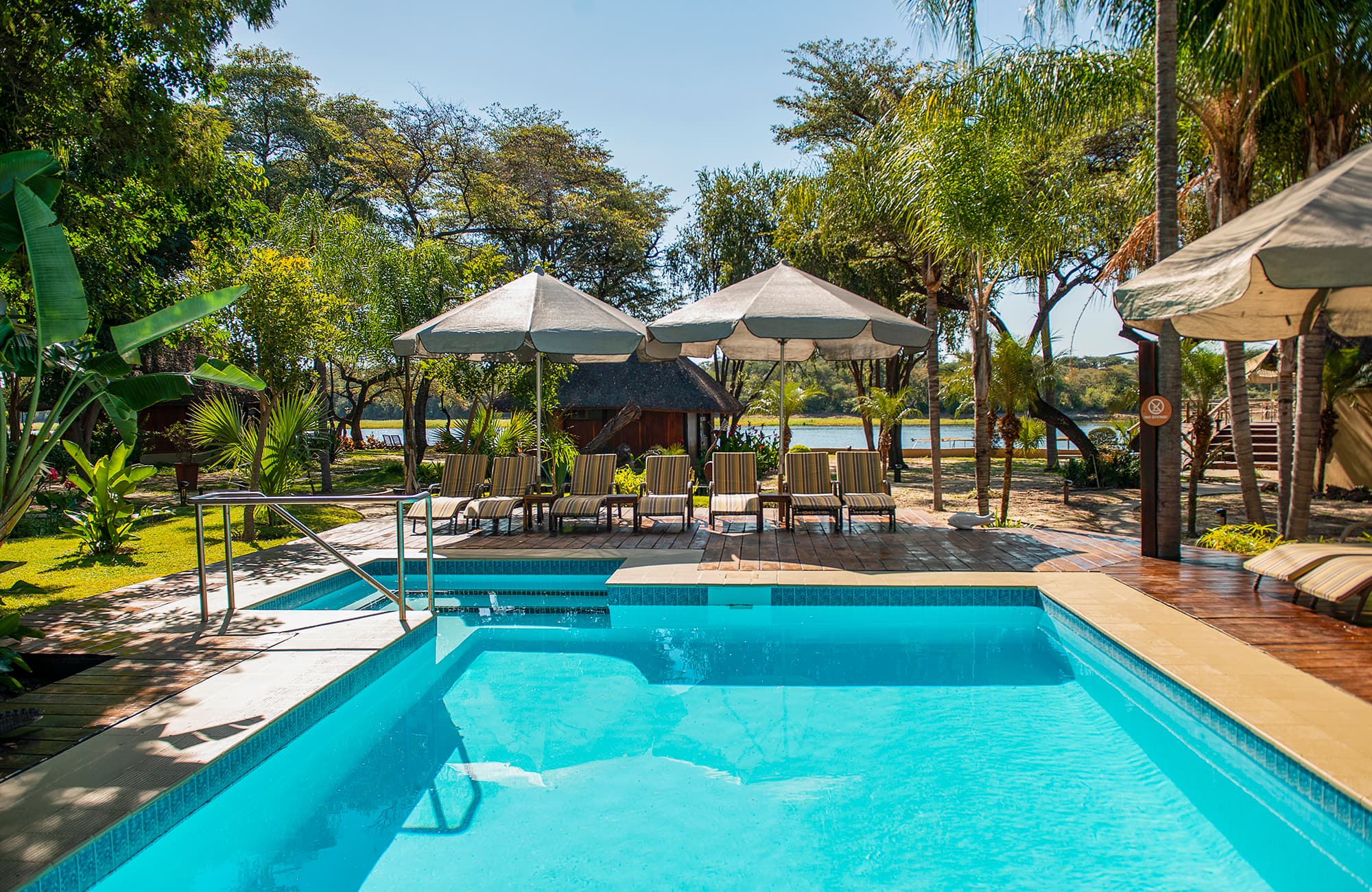 Hakusembe river lodge 