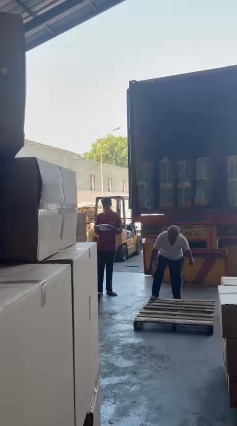 Loading barang Dalton Industrial
