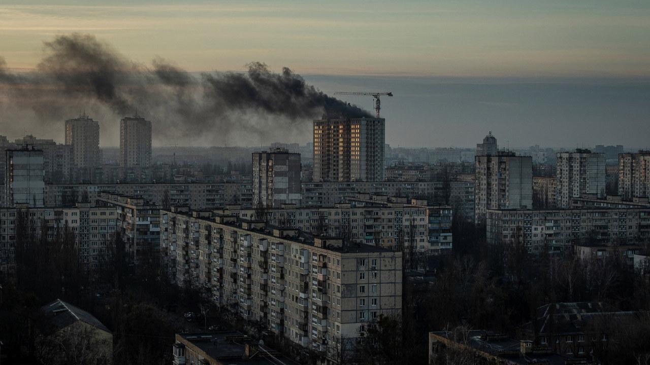 AI-generated illustration of a damaged Ukrainian city amid renewed Russia-Ukraine peace talks.