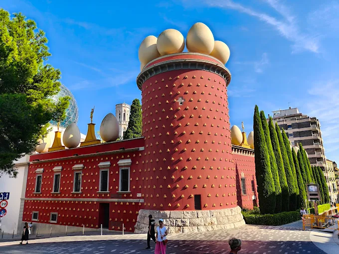 Teatre-Museu Dalí geodesic dome at twilight with pink sky and surrealist sculptures, Figueres, Catalonia, Spain